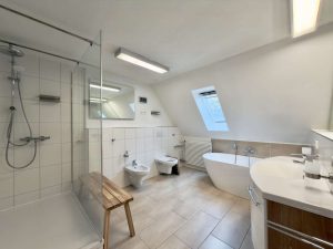Badezimmer OG (Whg1)