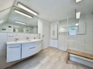 Badezimmer OG (Whg1)